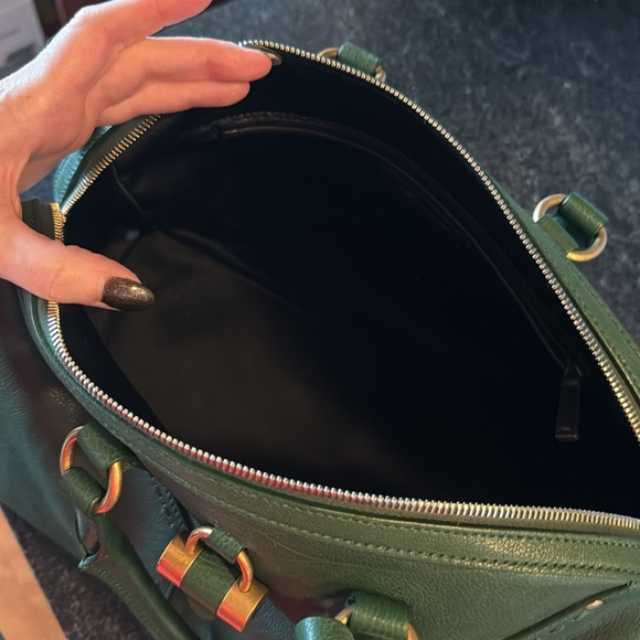 YVES SAINT LAURENT
Green Leather Muse Bowler Bag - Picture 9 of 12